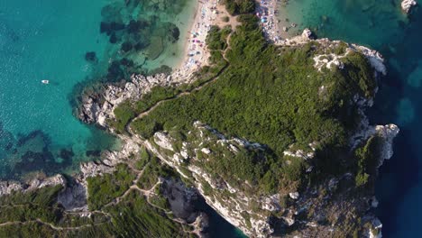 Aufschlussreiche-Draufsicht-Auf-Geologische-Formationen-Der-Felsen-Von-Porto-Timoni,-Korfu,-Griechenland