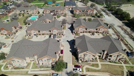 Dies-Ist-Ein-Luftbildvideo-Der-Villen-Der-Hickory-Creek-Apartments-In-Hickory-Creek,-Texas