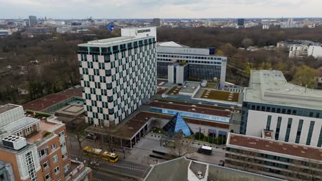 Front-Des-Hotels-Intercontinental-In-Berlin-Mit-Logo-Auf-Der-Fassade