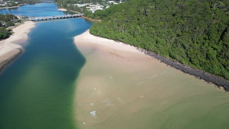 Tallebudgera-Creek-Bridge-With-Sandy-Beach-At-Burleigh-Heads-In-Queensland,-Australia---Aerial-Drone-Shot