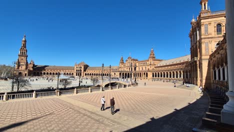 Amplia-Vista-De-La-Plaza-De-España-En-Un-Día-Soleado,-Sevilla,-España