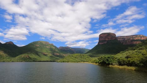 Paisaje-Montañoso-Del-Cañón-Del-Río-Blyde-Con-Bosque-Tropical-Verde,-Sudáfrica