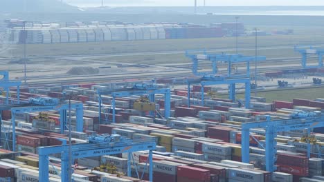 APM-Container-Terminals-In-Den-Niederlanden---Weitwinkelaufnahme