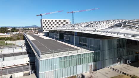 Moderner-Bahnhof-Montpellier-Sud-De-France---Atemberaubende-Luftaufnahme