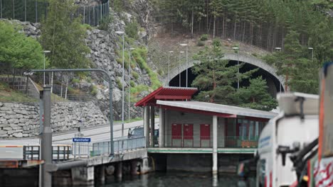 Die-Fähre-Nähert-Sich-Dem-Terminal