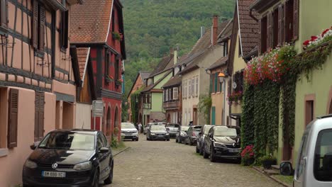 Kopfsteinpflasterstraße-Im-Dorf-Kayserberg