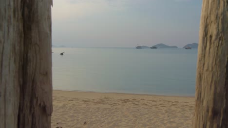 Tranquil-Scenery-Of-The-Beach-In-Labuan-Bajo,-Indonesia---Pullback