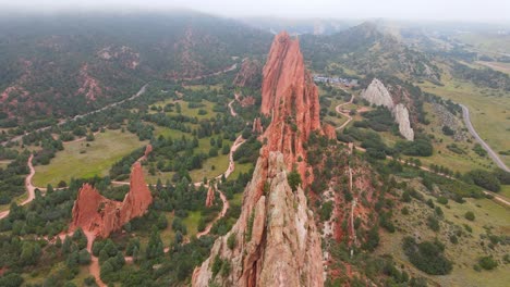 Alta-Vista-De-Las-Montañas-Naranjas-En-El-Parque-Nacional-Jardín-De-Los-Dioses