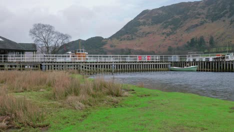 Boats-Dock-At-The-Pier-In-Ullswater-Lake-In-The-Lake-District,-England