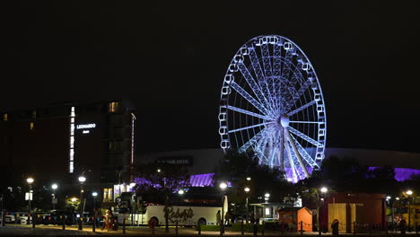 Riesenrad-Von-Liverpool,-England,-Großbritannien-Bei-Nacht,-Wahrzeichen-Und-Lichter-Der-Stadt