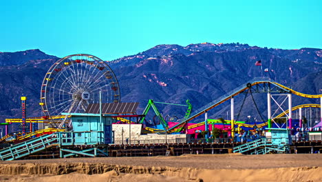 Ferris-wheel-and-roller-coaster-timelapse-on-Santa-Monica-pier