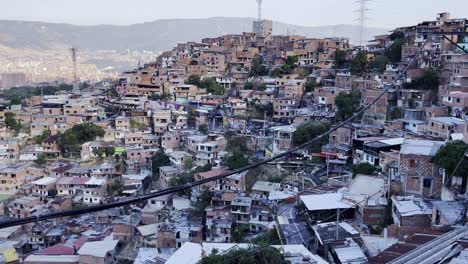 Horizonte-De-Medellin-Desde-La-Comuna-13-Alejar-Panorámico