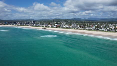 Palm-Beach-En-Gold-Coast---Pintoresco-Suburbio-Costero-Con-Vistas-Al-Mar-En-Queensland,-Australia