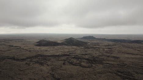 Campos-De-Lava-áridos-Formados-Por-Erupción-De-Magma-Desde-Debajo-De-La-Superficie-Terrestre