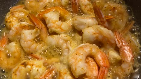 Shrimp-cooking-in-butter-with-steam