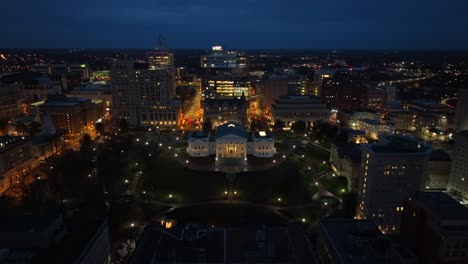 Edificio-Del-Capitolio-De-Richmond-Y-Virginia-En-La-Noche