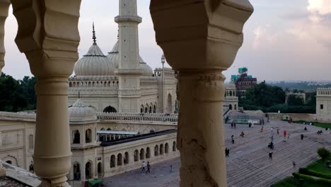 Asfi-mosque-view-from-the-roof-of-the-Bara-Imambara,-Lucknow,-India