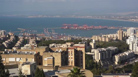 Vista-De-Haifa-Hacia-El-Mar,-Puerto-De-Haifa,-Israel