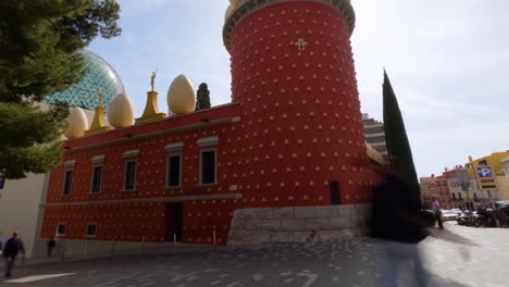 Timelapse-En-Figueras-Frente-Al-Museo-Dalí