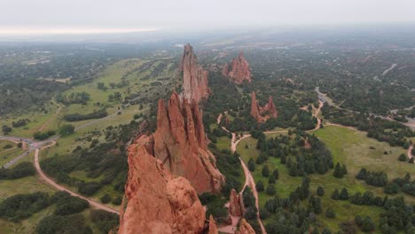 Panoramic-aerial-view-of-the-Garden-of-the-Gods-National-Park,-Colorado