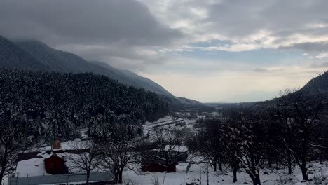 Snowy-Adventure-in-the-Himalayan-Region-Anantnag---snow-on-roads,-Snowboarding,-and-Majestic-View