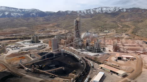 Concrete-industrial-plant-in-the-Arizona-desert-neat-Clarkdale---aerial-orbit