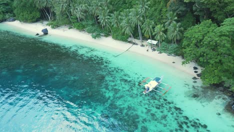 Luftaufnahme-Eines-Leeren-Asiatischen-Inselstrandes-In-El-Nido,-Philippinen-In-4K