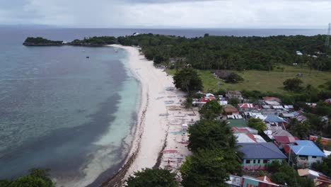 Flug-über-Das-Dorf-Guimbitayan-Nördlich-Der-Insel-Malapascua,-Philippinen