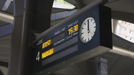 Salida-Hacia-La-Estación-De-Tren-De-La-Meca-En-Arabia-Saudita.