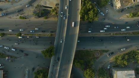 Vista-Aérea-De-Drones-Sobre-El-Puente-Shahrah-e-faisal-Karachi-Road-En-Karachi