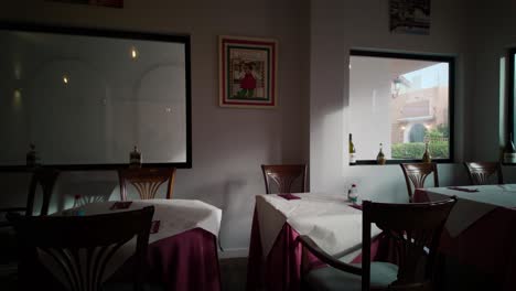 Panoramic-shot-at-an-Italian-restaurant