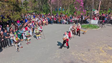 Traditionelles-Bulgarisches-Kukerlandia-Folklorefestival-Yambol---Kulturelle-Darbietung
