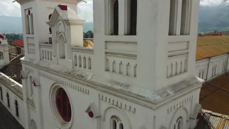 Facade-details-of-the-Machachi-Parish-in-Pichincha,-Ecuador