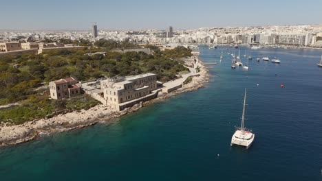 An-aerial-view-of-Maneol-Island-in-Marsamxett-Harbour,-Malta