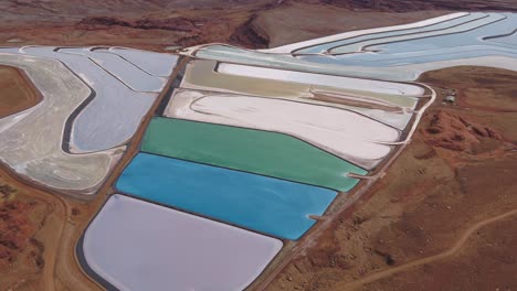 A-spectacular-4K-drone-shot-of-the-Potash-Evaporation-Ponds-in-Moab,-Utah