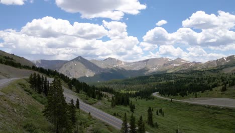 Imágenes-De-Drones-Aéreos-De-4k-Sobre-El-Paso-De-álamo-Colorado-Cerca-De-Buena-Vista-Crested-Butte-En-Verano