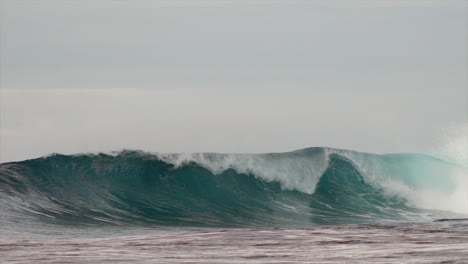 Taverna-Right-Namotu-Left-Cloudbreak-Swimming-Pools-Wilks-Passage-glassy-surf-surfer-wave-barrel-hallow-face-of-the-wave-groundswell-tourism-Fiji-WSL-Nadi-Malalo-Island-cinematic-super-slow-motion-pan
