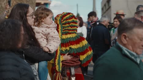 Careto-Joven-Entre-Los-Espectadores-Del-Desfile-En-Podence,-Portugal