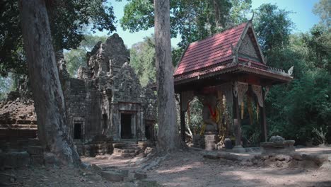 Buddha-And-The-Gopura-At-Prasat-Preah-Palilay-In-Angkor,-Cambodia