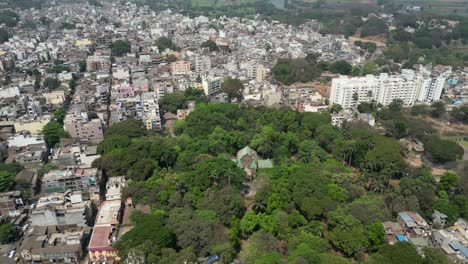 Museo-Del-Ayuntamiento-Cerca-De-Una-Amplia-Vista-De-Drones-En-Kolhapur-En-Maharashtra