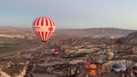 Escena-De-Paseo-En-Globo-Aerostático