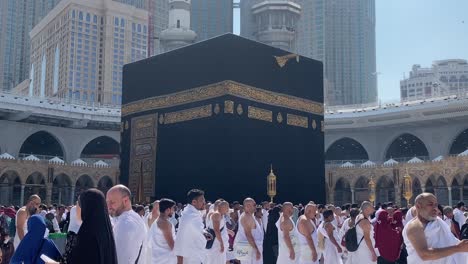 Muslim-People-Perform-Umrah-or-Hajj-Walking-Around-Kaaba