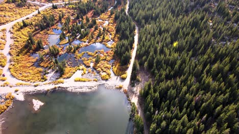 4K-Luftaufnahmen-Von-Drohnen-über-Blauen-Seen-In-Breckenridge,-Herbstlaub,-Rocky-Mountains,-Colorado
