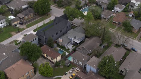 Birds-eye-view-of-homes-in-the-historic-Heights-area-in-Houston,-Teas