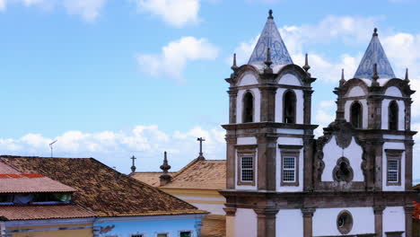 Luftaufnahme-Von-Der-Spitze-Einer-Kirche-In-Der-Nähe-Von-Pelourinho,-Salvador,-Bahia,-Brasilien