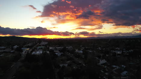 Panoramic-drone-shot-of-the-Sherman-Oaks-neighborhood,-moody-dusk-in-Los-Angeles