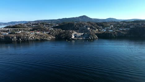Sitio-De-Construcción-Del-Puente-Sotra-Link-En-Bergen,-Noruega,-Antena-Mirando-Hacia-Drotningsvik