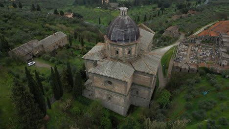 Luftaufnahmen-Von-Arezzo:-Entdecken-Sie-Die-Prächtige-Kirche-Santa-Maria-Delle-Grazie-Al-Calcinaio