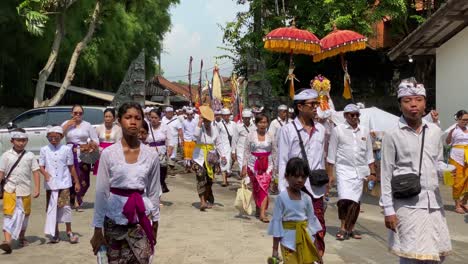 Hindu-religious-congregations-procession-to-Samuh-beach-Bali-for-the-melasti-ceremony,-ahead-of-the-silent-day-of-Nyepi