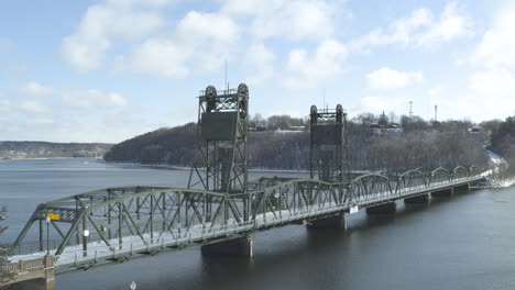 Luftaufnahme-Der-Historischen-Stillwater-Hubbrücke